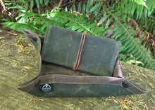 The Pipe-to-Pack Pouch Set.