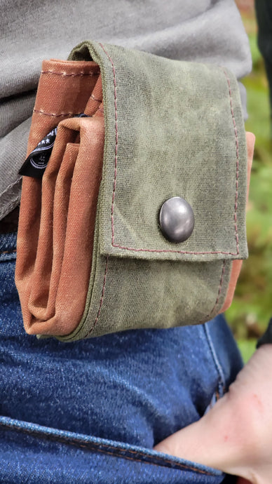 waxed canvas foraging pouch handcrafted by PNWBUSHCRAFT