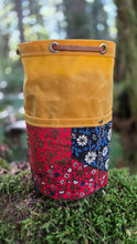 Small Cedar Bucket Bag – 1970s Cottage Quilt Edition