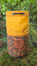 1970s Vintage Dot Small Cedar Bucket Bag