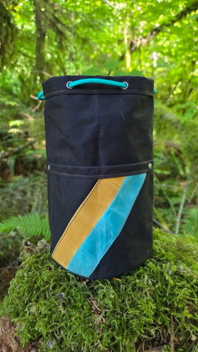 Retro Black Cedar Bucket Bag with Outside Pockets