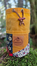 Small Cedar Bucket Bag – 1970s Cottage Quilt Edition