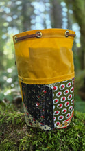 Small Cedar Bucket Bag – 1970s Cottage Quilt Edition