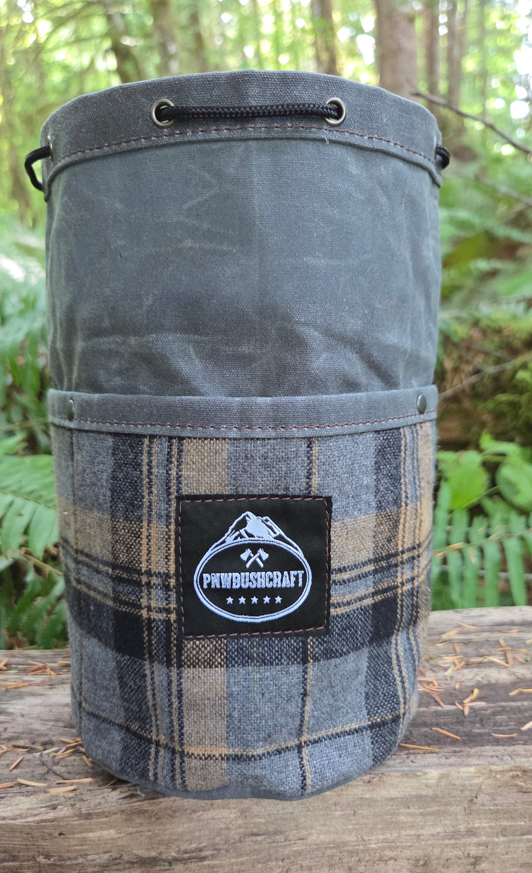 Cedar Bucket Bags with Outside Pockets featuring Vintage Wool