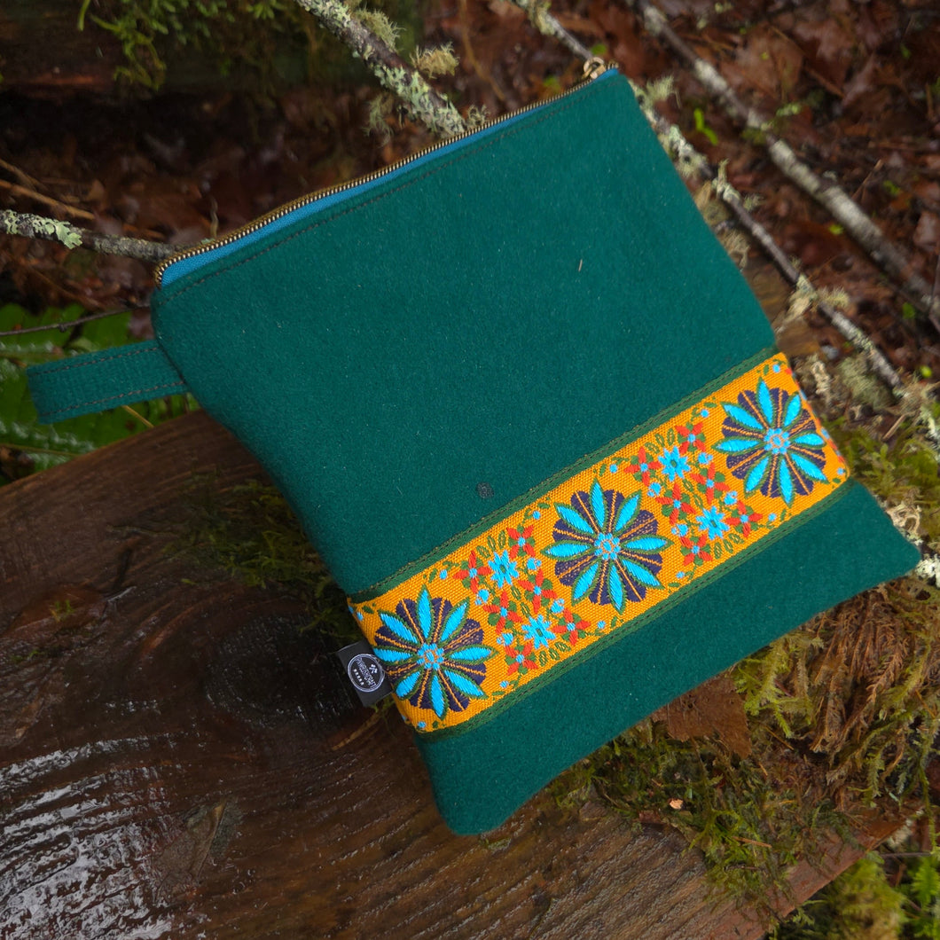 PNWBUSHCRAFT Vintage  Green Wool Zipper Pouch with Vintage Trim