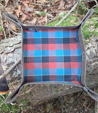 The Trail Gamer Set – Waxed Canvas Travel Tray and Dice Pouch