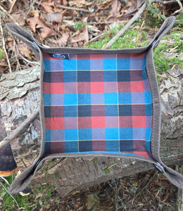 The Trail Gamer Set – Waxed Canvas Travel Tray and Dice Pouch