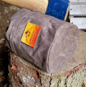 Waxed canvas bucket bag with ombre leather patch